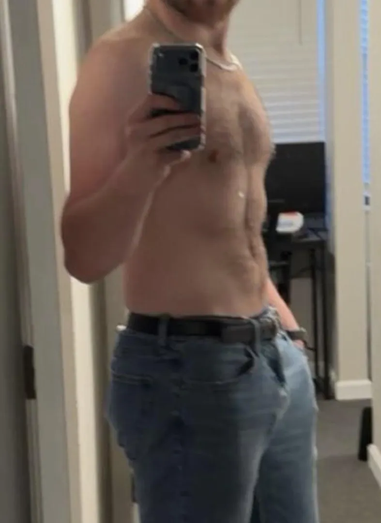 22M4MF Tall and hung, central IL or north Chicago