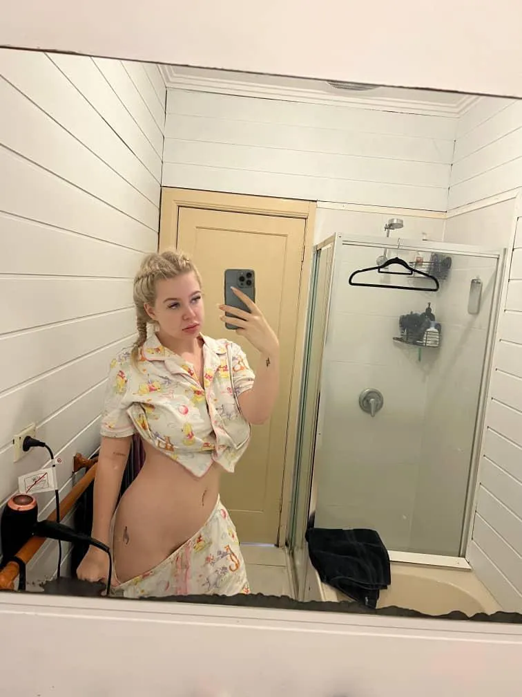 23 [F4M] #DESMOINES - DTF TONIGHT