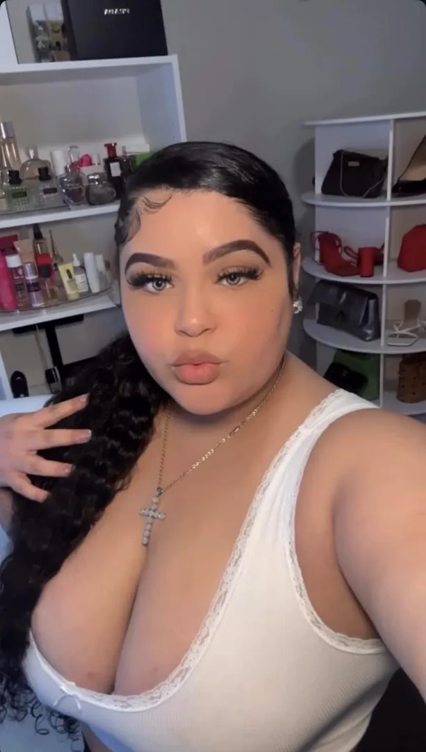 23 [F4M] #Orlando - Only react only if you like big tits