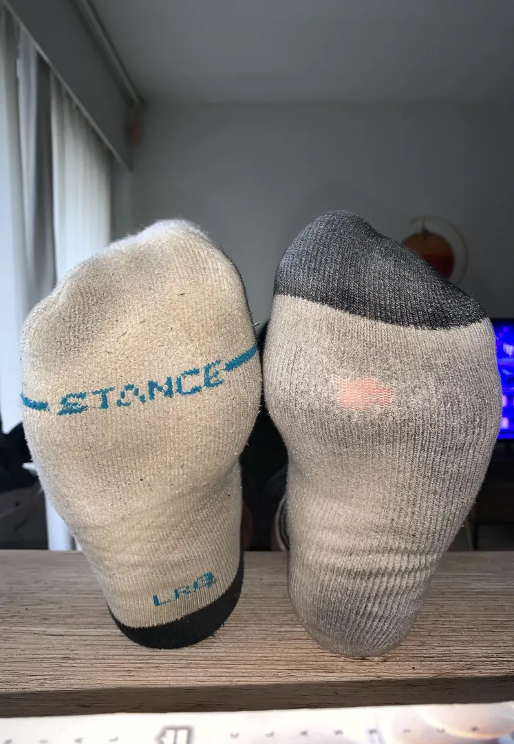 (23) which socks are you sniffing first dude?