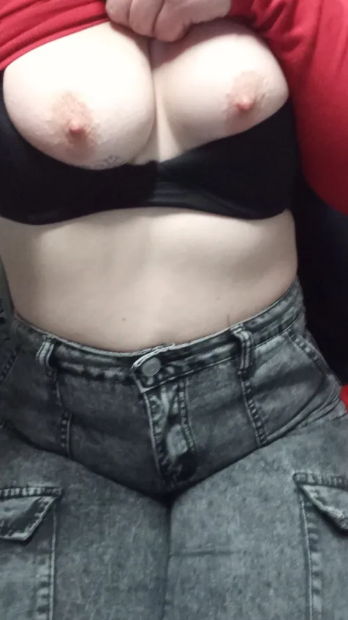 23F looking for a BWC to make me squirt...could it be you?