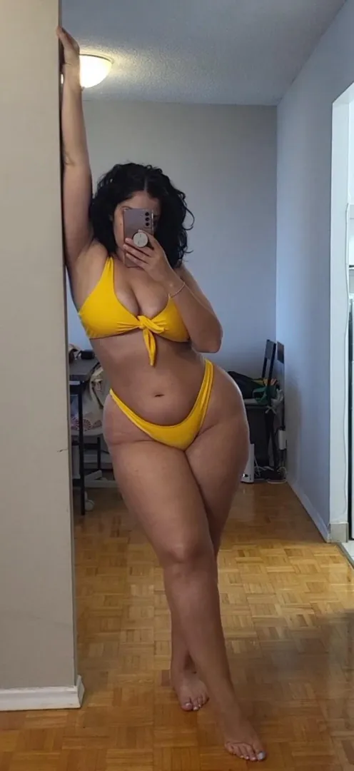 23F whos looking to meetup now or later? i can host and i'm mobile hit me up for a cozy valentines Day fun.