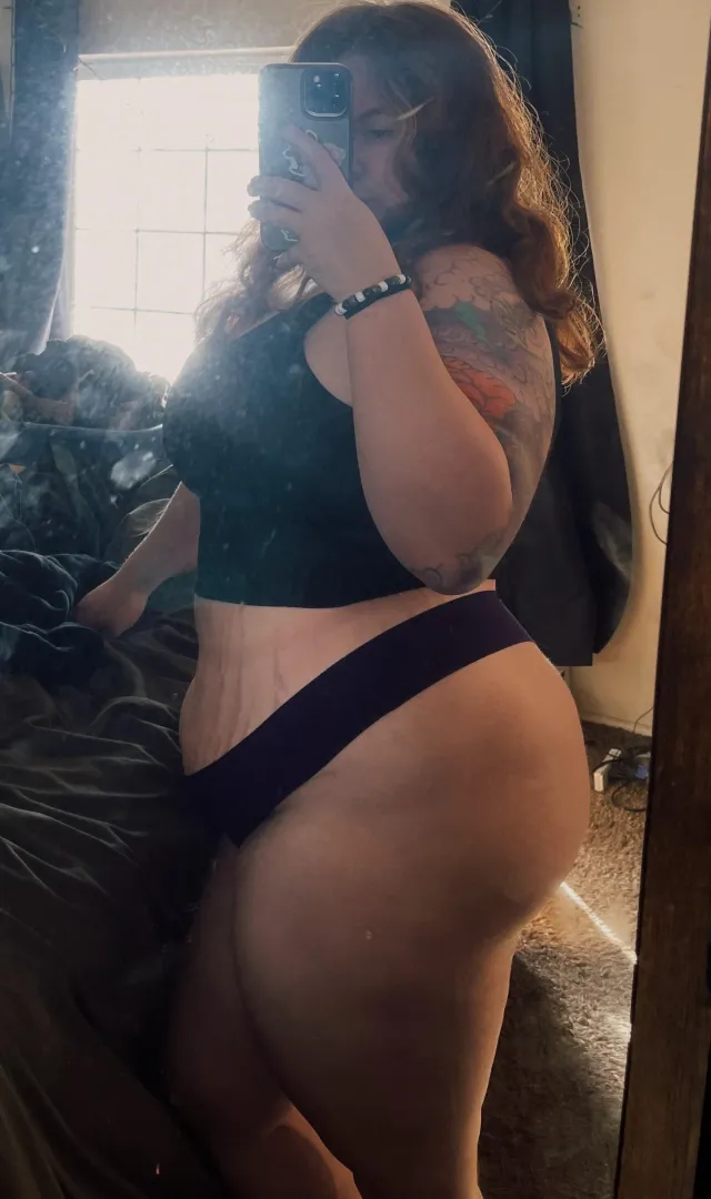 23F whos looking to meetup now or later? i can host and ii'm mobile hit me up.