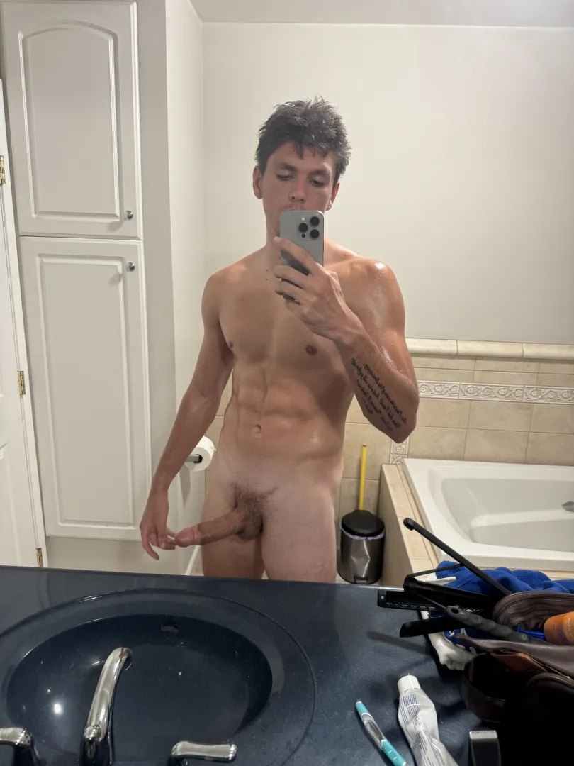 (24) Casual selfie in the bathroom