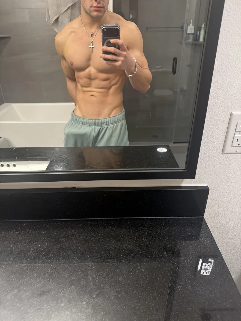 24 [M4F] Dallas Personal trainer looking for fun with an older woman