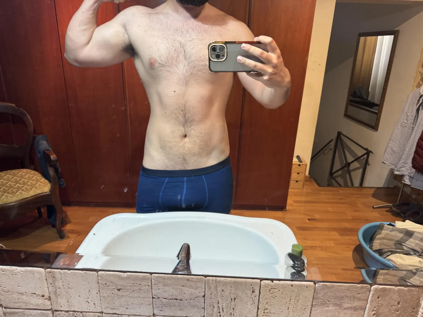 24M looking for hung bros to talk about sexuality