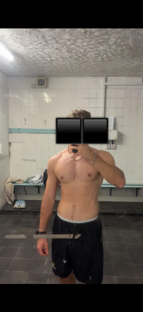 25 bi masc gym bro looking for similar muscle/athletic guys hmu with pic