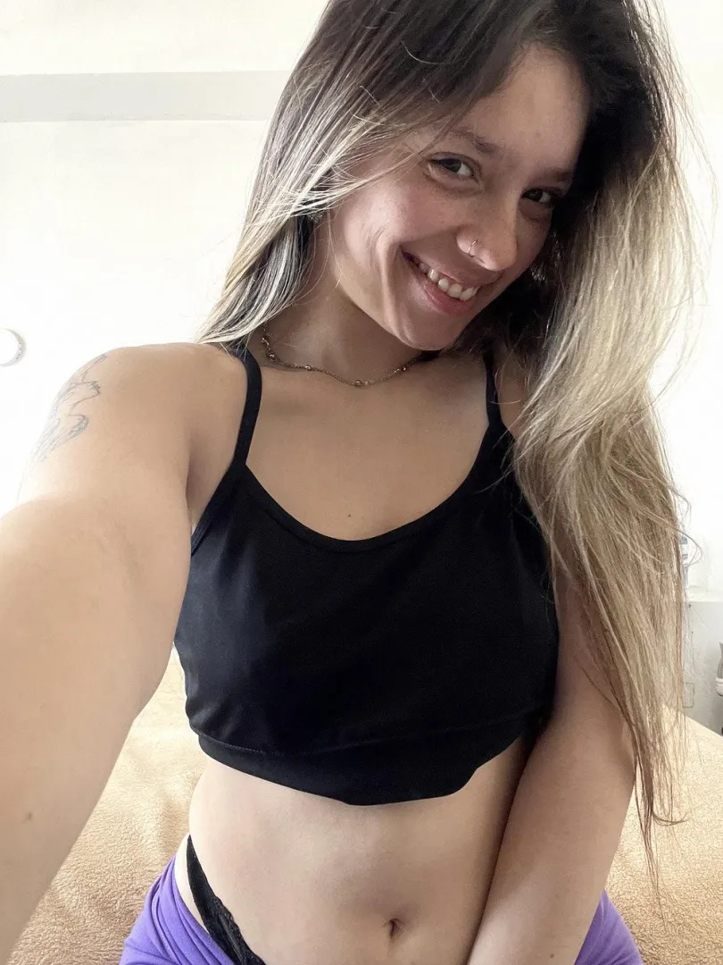 25 [f4m] searching for a grown man who knows how to make a woman feel soft safe and a little spoiled