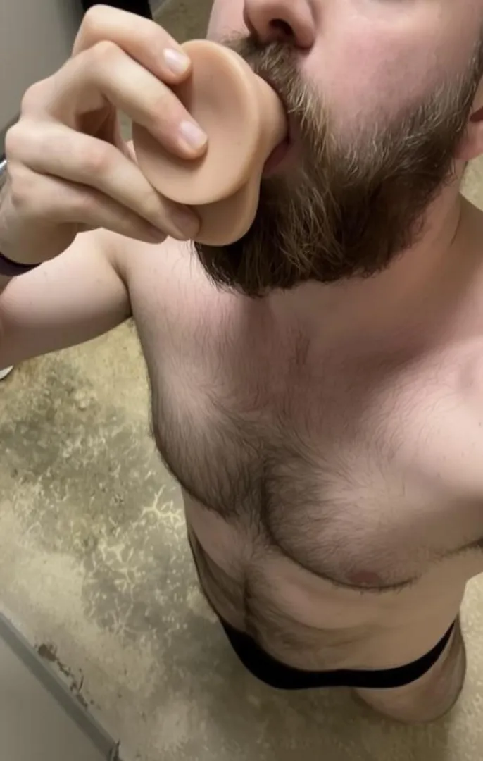 25 In Hoover area. Married to a woman, but secretly desperate for a man to use my throat. looking for someone hung and merciless to meet up, put me on my knees, and pound my throat brutally, like a cheap whore