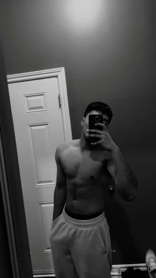 (25) M4F - Fit Bull looking for couples or Hotwives