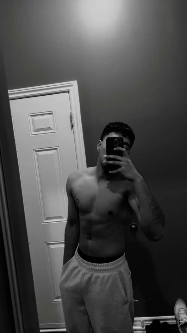 (25) M4F - Fit Bull looking for couples or Hotwives