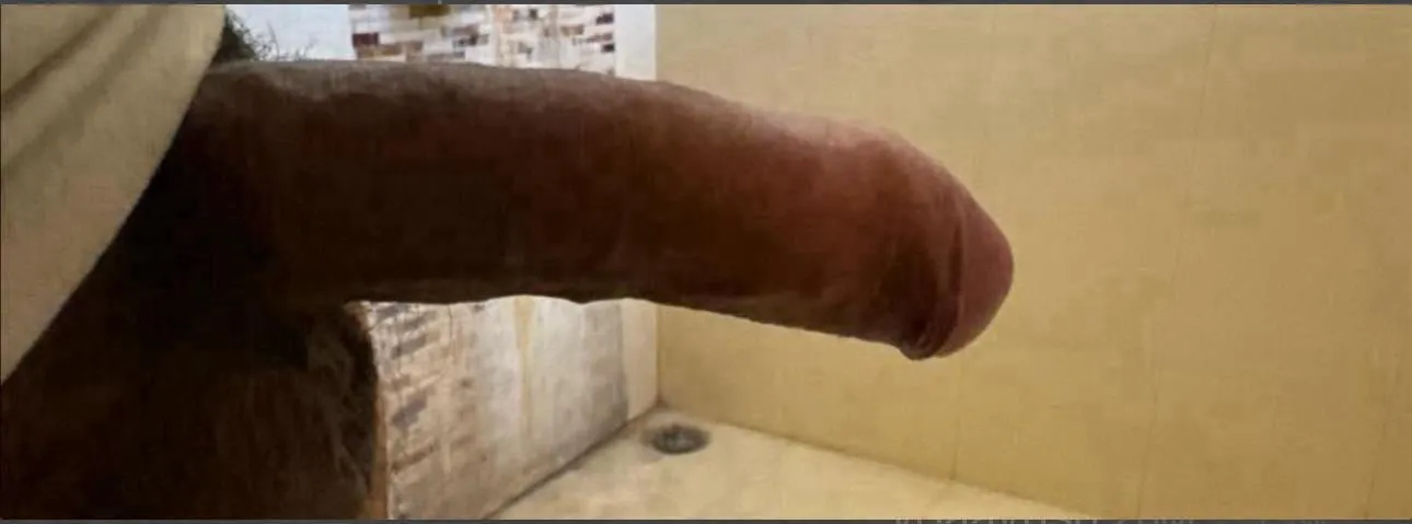 25 (M4F) looking to get sucked tonight around downtown. Can travel