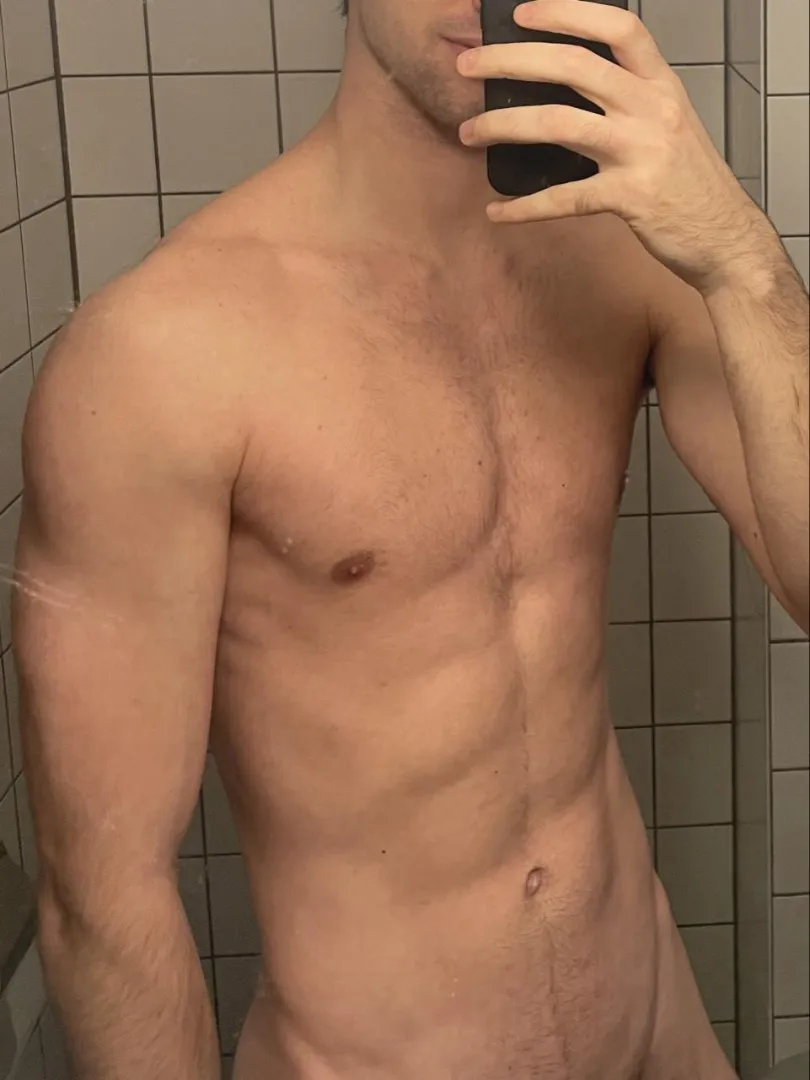 25 [M4F/FM] #Netherlands - 6’7ft tall bull looking for hotwives or couples