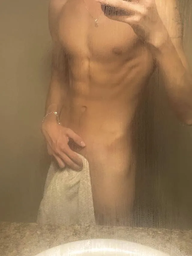 25 (M4M) looking for young twink to have fun with. Visiting Vancouver