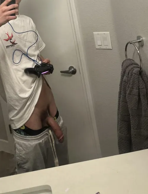 (25) Suck Me While I Game 