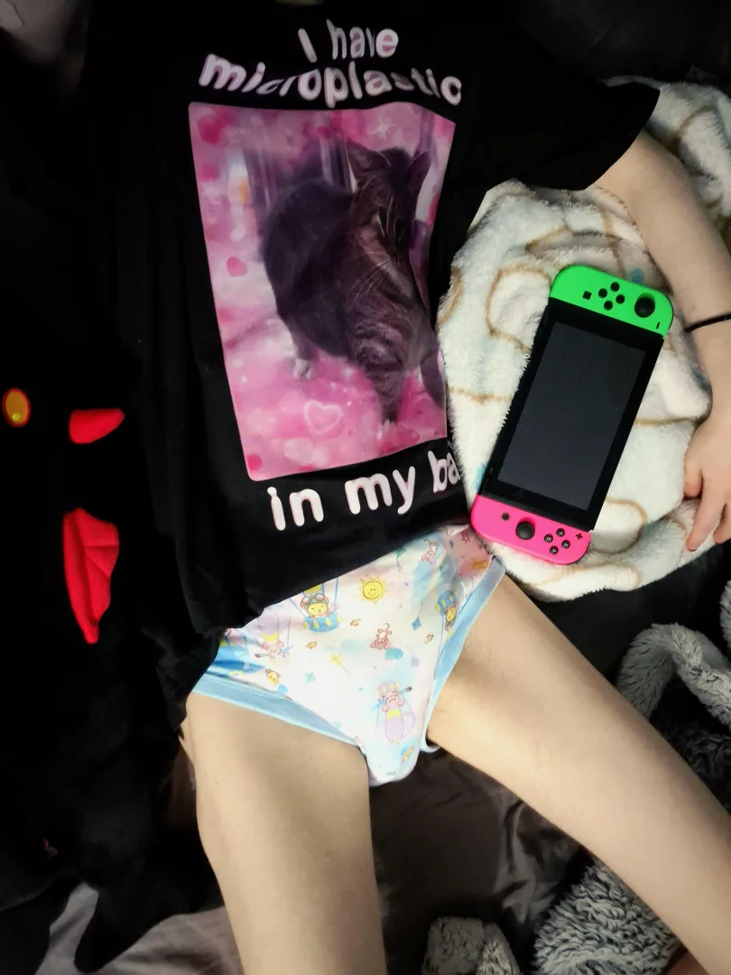 (25ftm) Any love for bratty middles who still wear training pants?