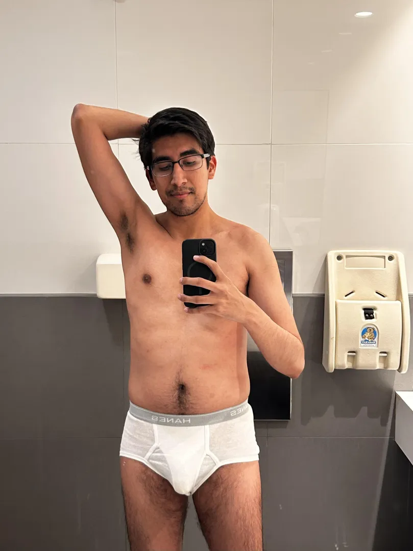 (26) Always showing my armpits