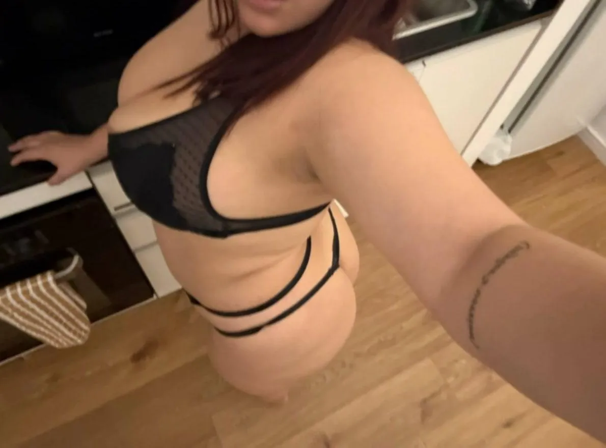 26F Who's down to fuck a thick girl like me?