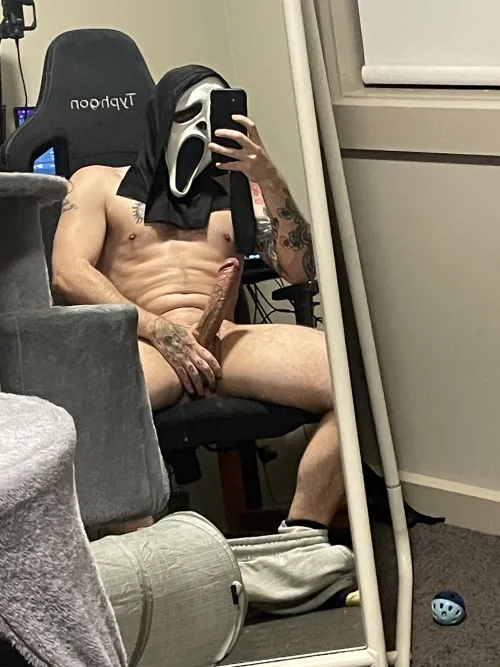 26M Ghostface is looking a Hotwife to seduce