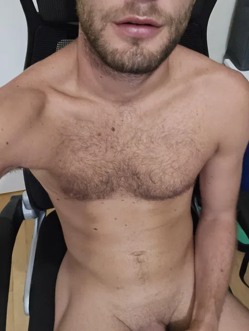 26yo fit and hung Italian ex soccer player looking to compare on vc with verbal fit bros snap @tilbro2025