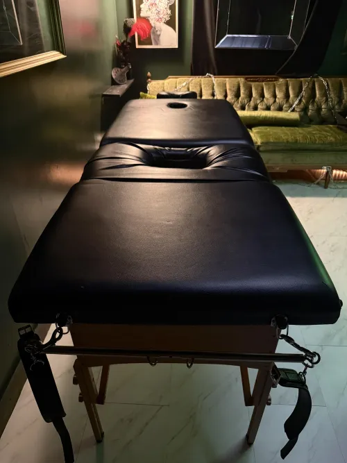 [27] (Chicago, IL) Erotic Thick Muscle Masseur. Discreet, Custom Table. DM’s open