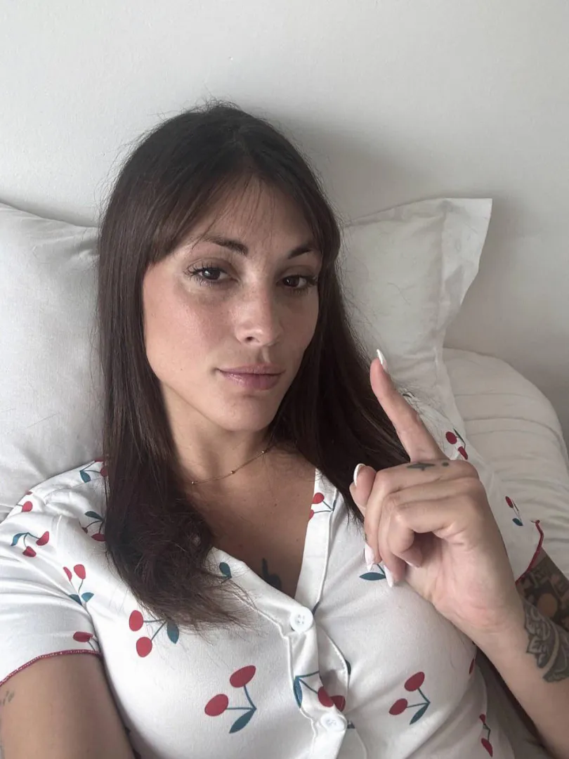 27F Bored, who’s down for 1 round?