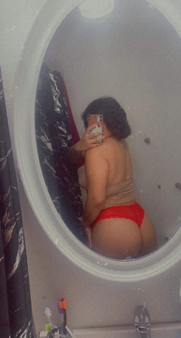 27m 29f couple looking for bull in Long Beach