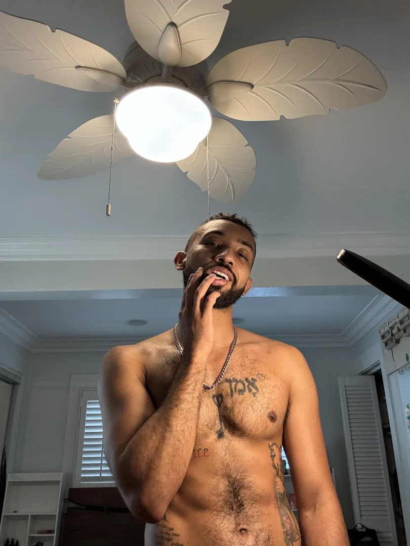 [27M4F/M4MF] San Diego - Tall, Fit Guy Seeking Playful Fun with Females or Couples