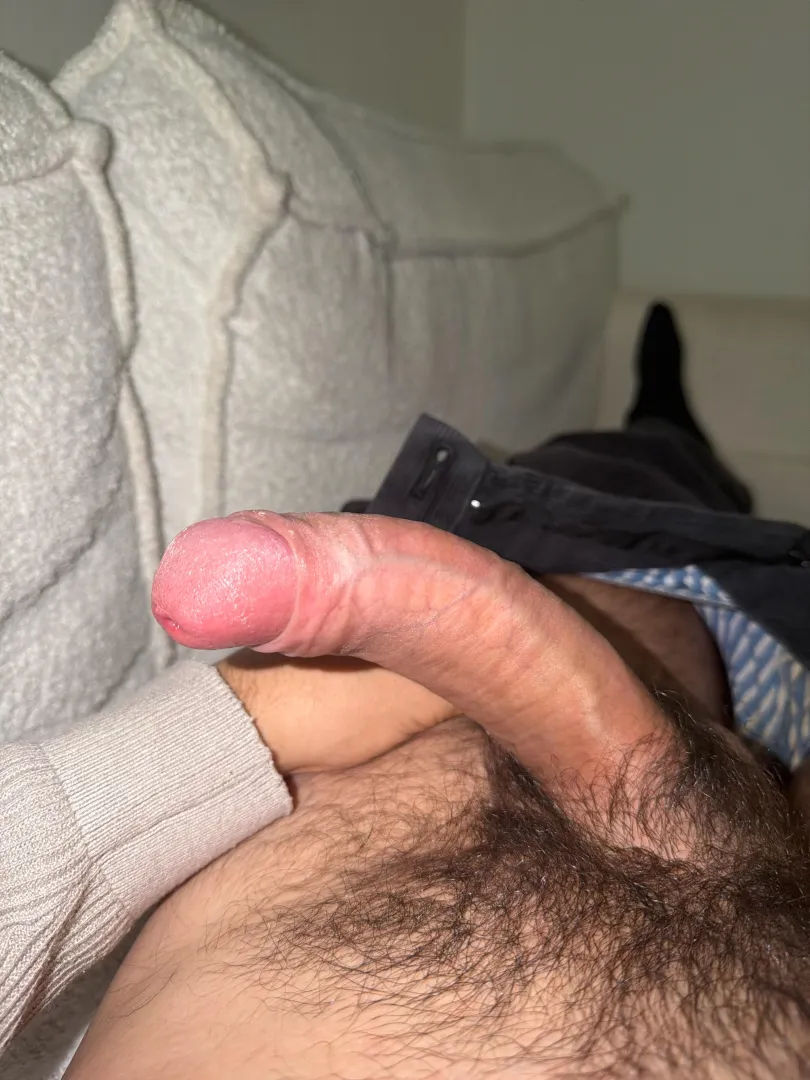 27yo 8inches bro from Paris - anyone ?