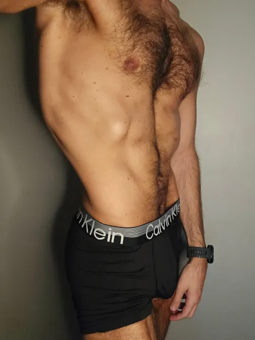 27yo. Hit me up if you like what you see and want to give my dick or ass a sniff