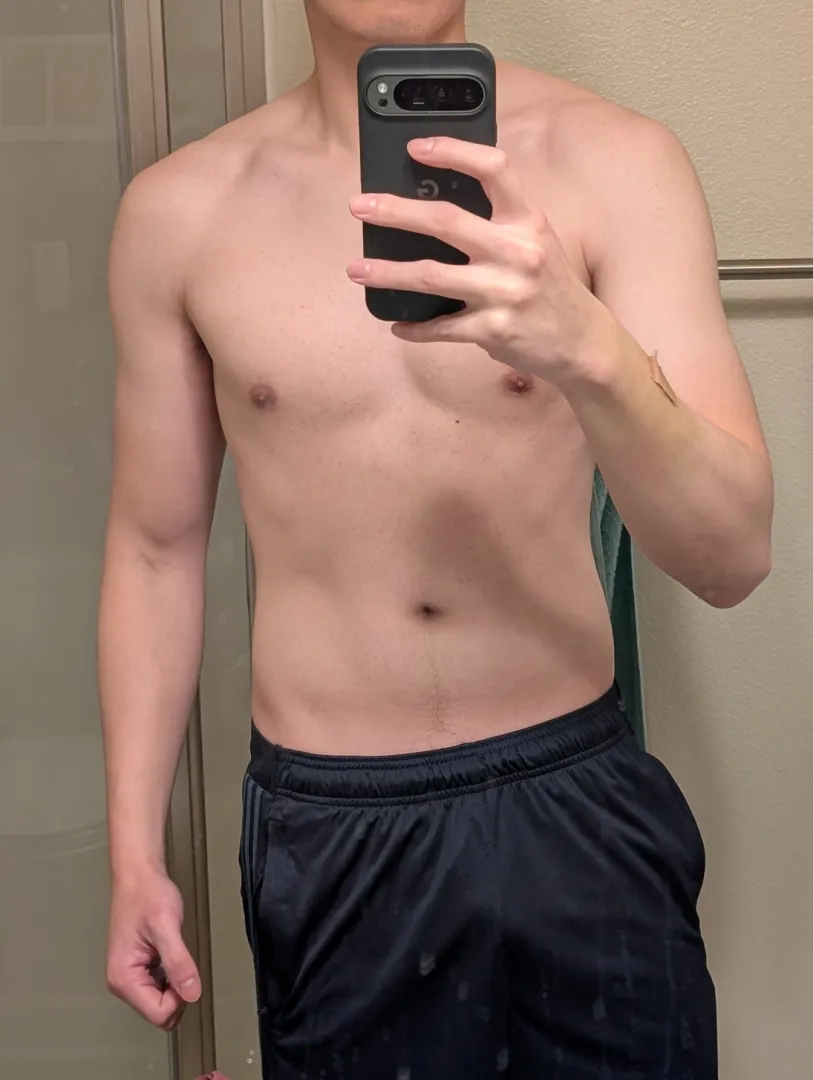 28 California looking for fit guys to chat about fitness/sex life, have bromance and more. Hmu if you're fit @illem_42