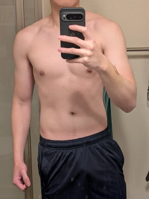28 California. Looking for other fit guys to talk about gym, show off/compare, and motivate each other. If we click, I'm bi and other fun things are also ok. Hmu @illem_42