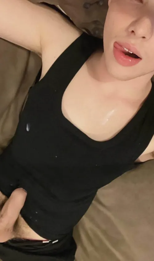 28, Doncaster, big shooter. DM me love chats and mates.