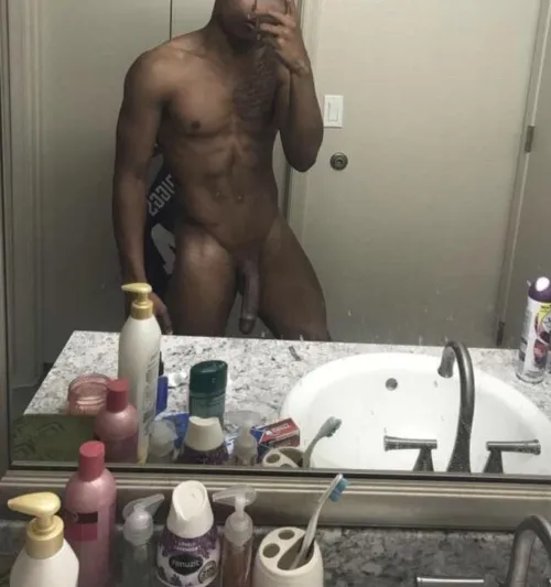 28 M can host and travel