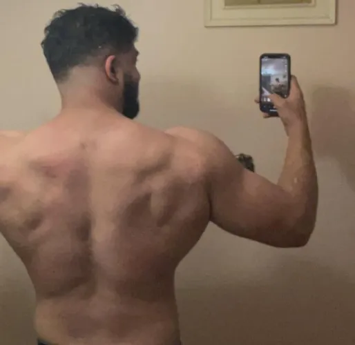 28 (M4F) I’m looking for a busty girl to stuff my face in between your tits