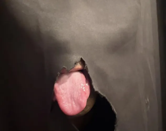 28 [M4M] #Brooklyn - GH server looking to swallow discreet loads in the Crown Heights area. I’m hungry