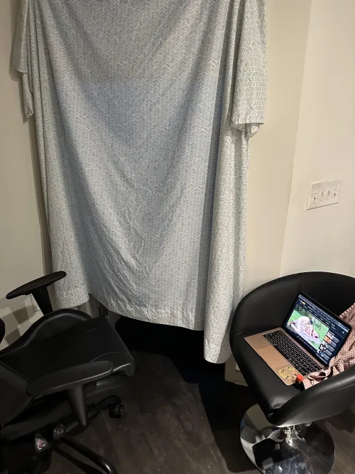 28 [M4M] Gh open all day and night today. RALEIGH NC 27603. Can do stand up or sit down GH, just let me know what you prefer. Just slide under the curtain, kick back and let me do the rest of the work. Willing to edge and blow for however long you can la