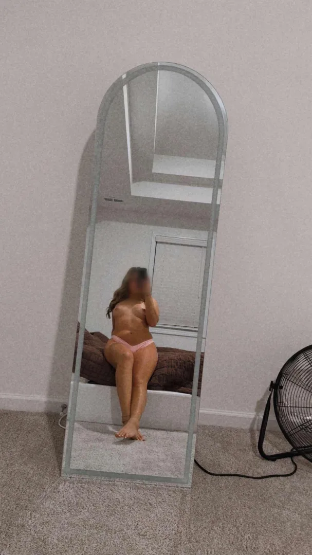 [28M/24F] Couple in Fayetteville, NC in search of 7.5”+ bull, white Must be fit and attractive and Be able to verify. Send us a DM, I will not reply to the post. White only please Just our preference. Looking for a regular FWB.