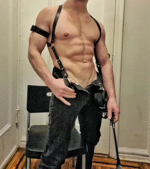 29 [M4F] #nyc #brooklyn - Athletic kinky guy looking for play partner tonight for a party. Dancing, good sex, fun times