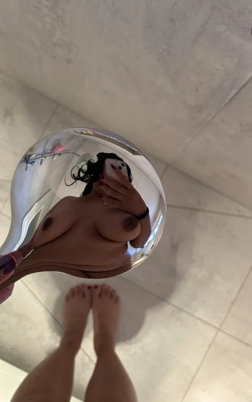 29F being cheeky in the shower 