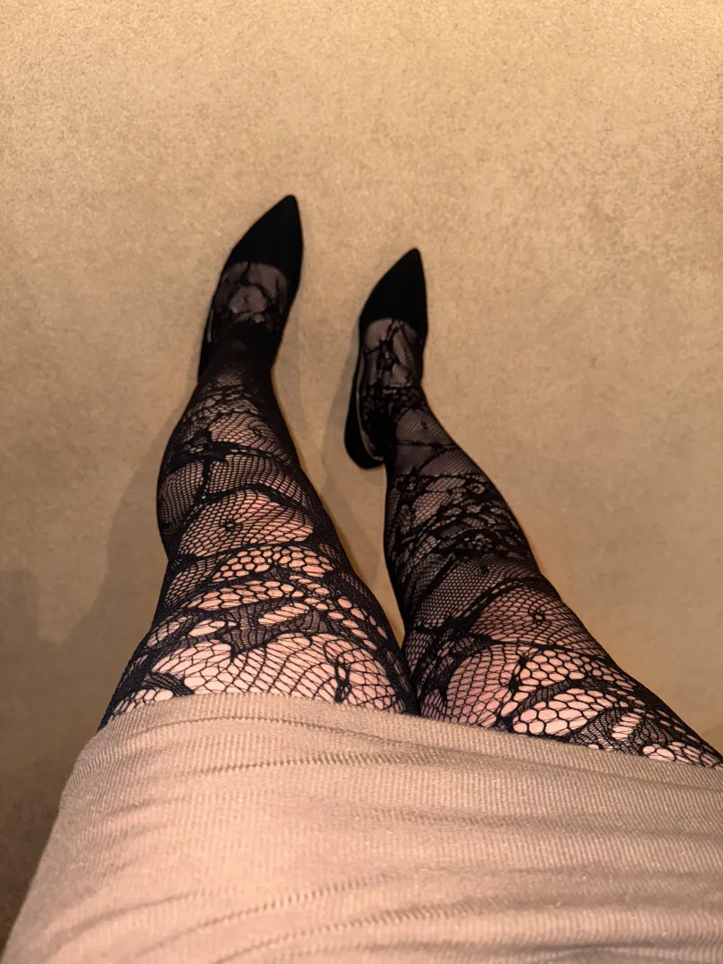 30 from Oakville. Would love to dress with other sissies or alpha males 