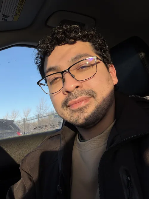 [30] looking for a regular to suck