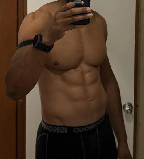 30 [M4MF] #West Palm Beach - (2/25-3/2) 6’6” 240lbs athletic male. Experienced in the LS. Looking for couples. Video in profile.