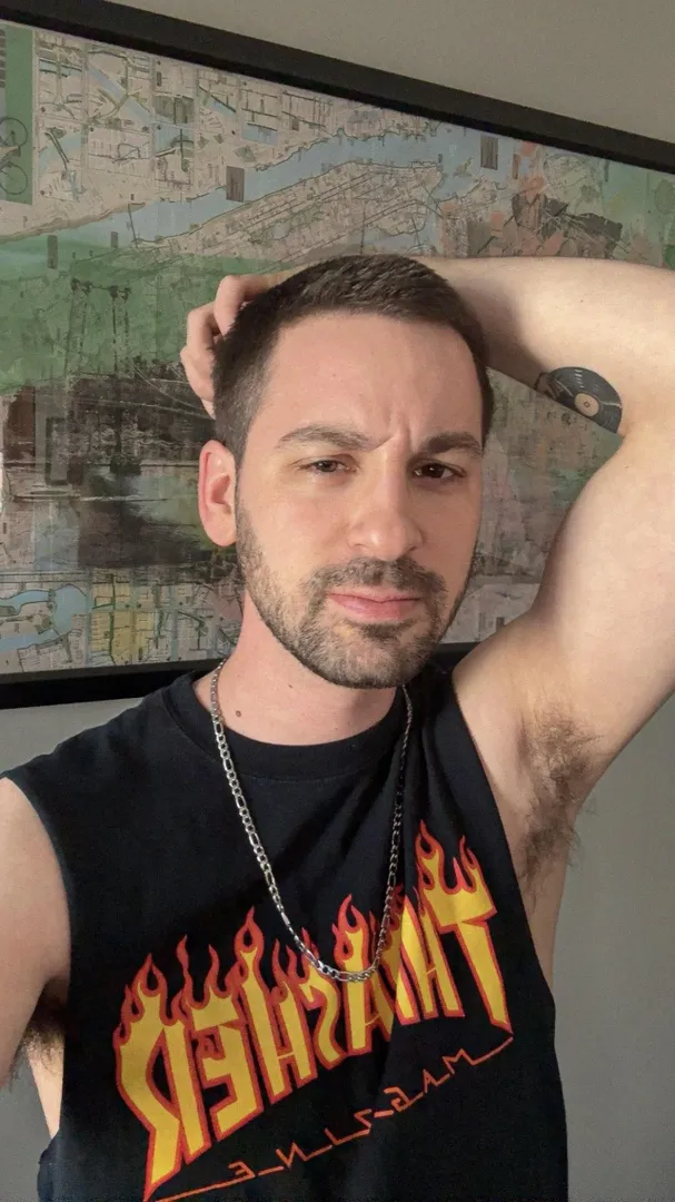 30 Married NYC for a Talkative Bro