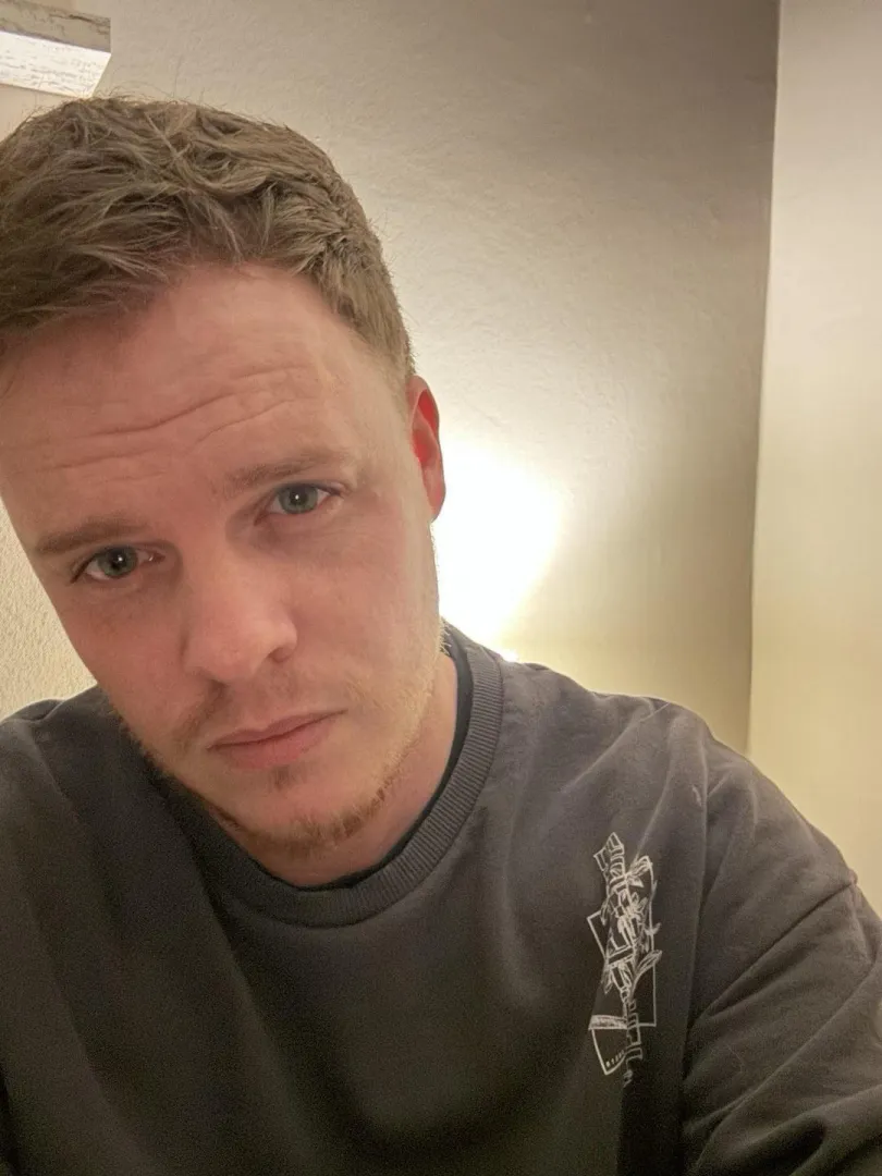 30 Uk lad!! Looking for chill bros while I study at home!