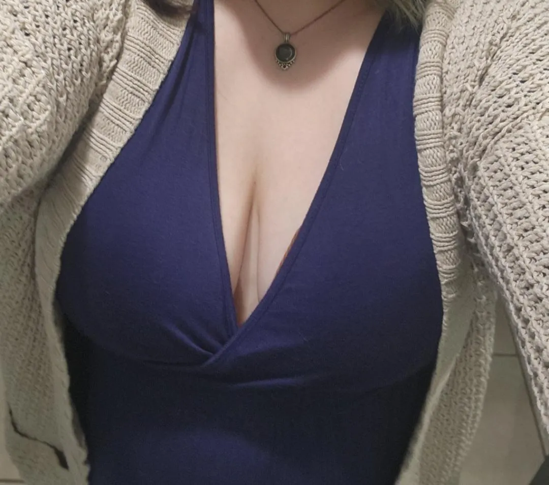 31F bored and looking to chat 