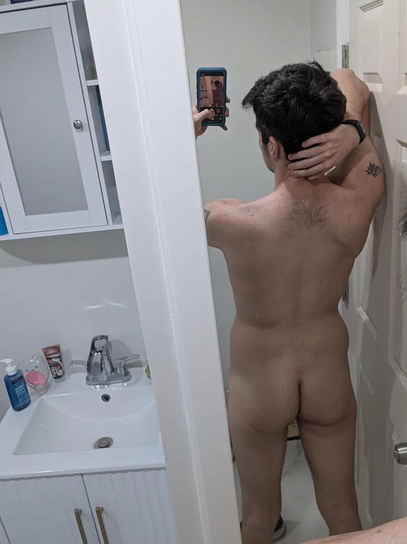 31M hairy otter butt