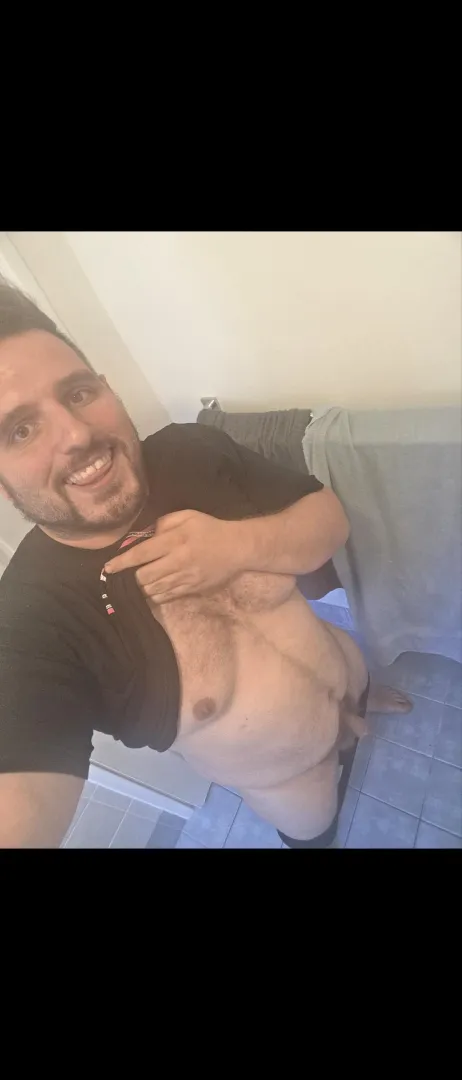 32 (M) 4 Female or Couples