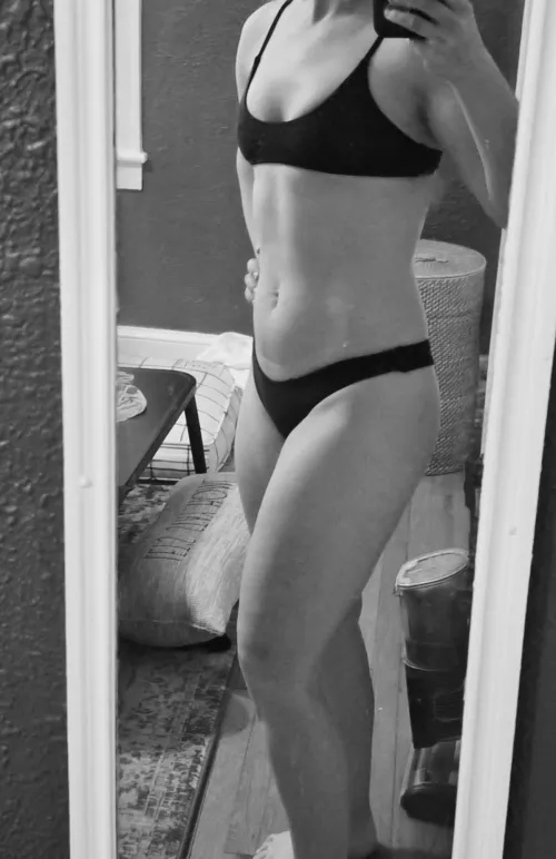 [32/31][MF4MF/F][RVA/757] Experienced couple looking for fun winter friends. 21+, no single males.