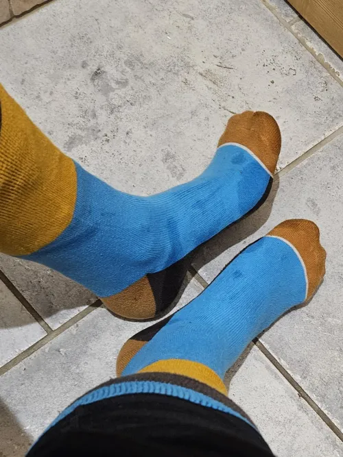 32M.Love sweaty socks after a long ski day 